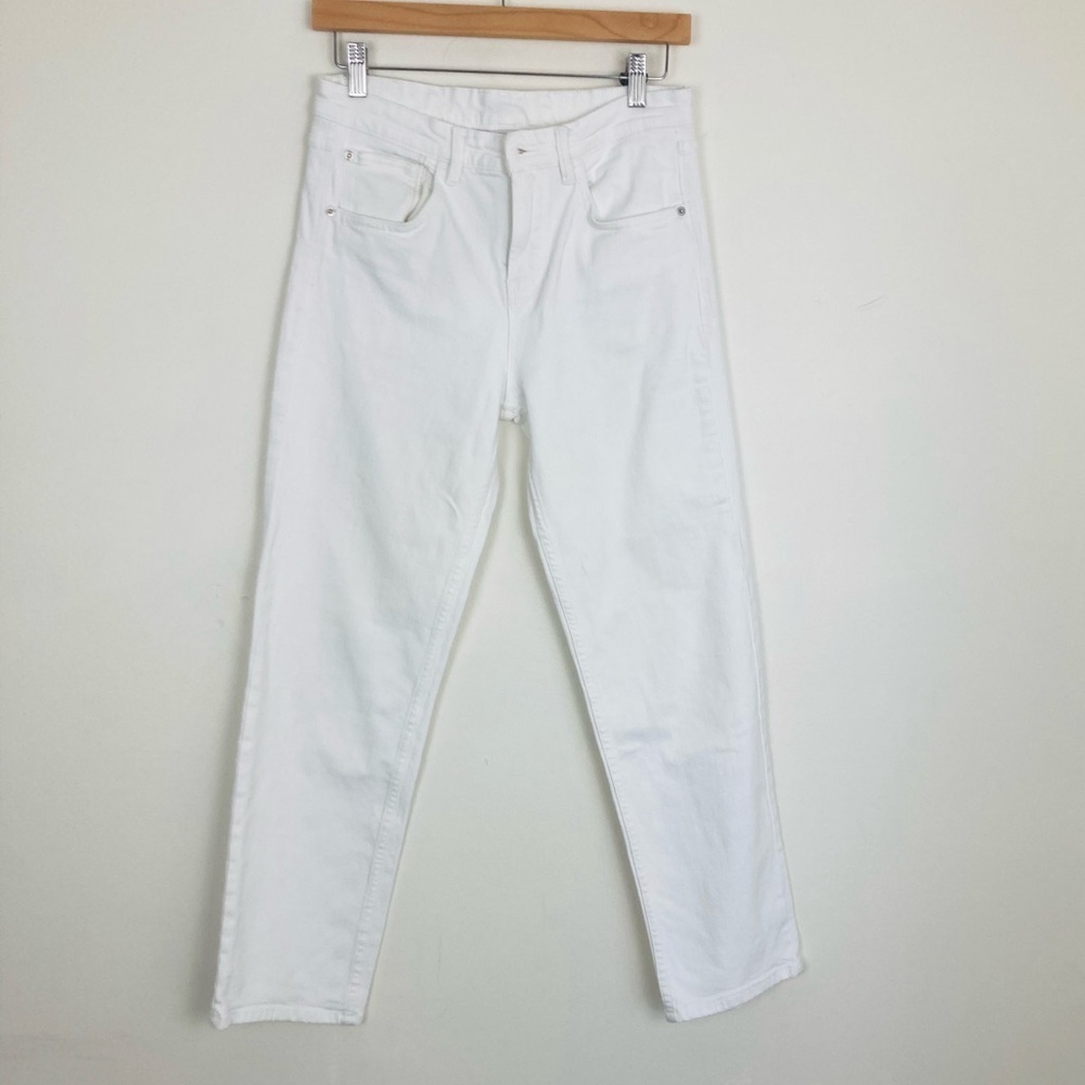 Massimo Dutti straight leg slightly tapered white jeans. Size 6